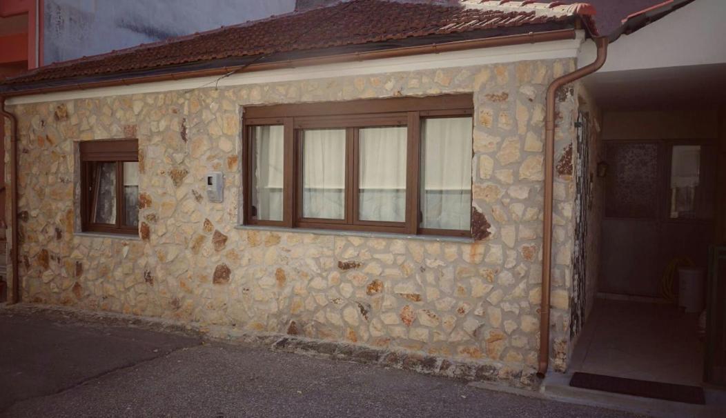 Village House 格雷韦纳 外观 照片